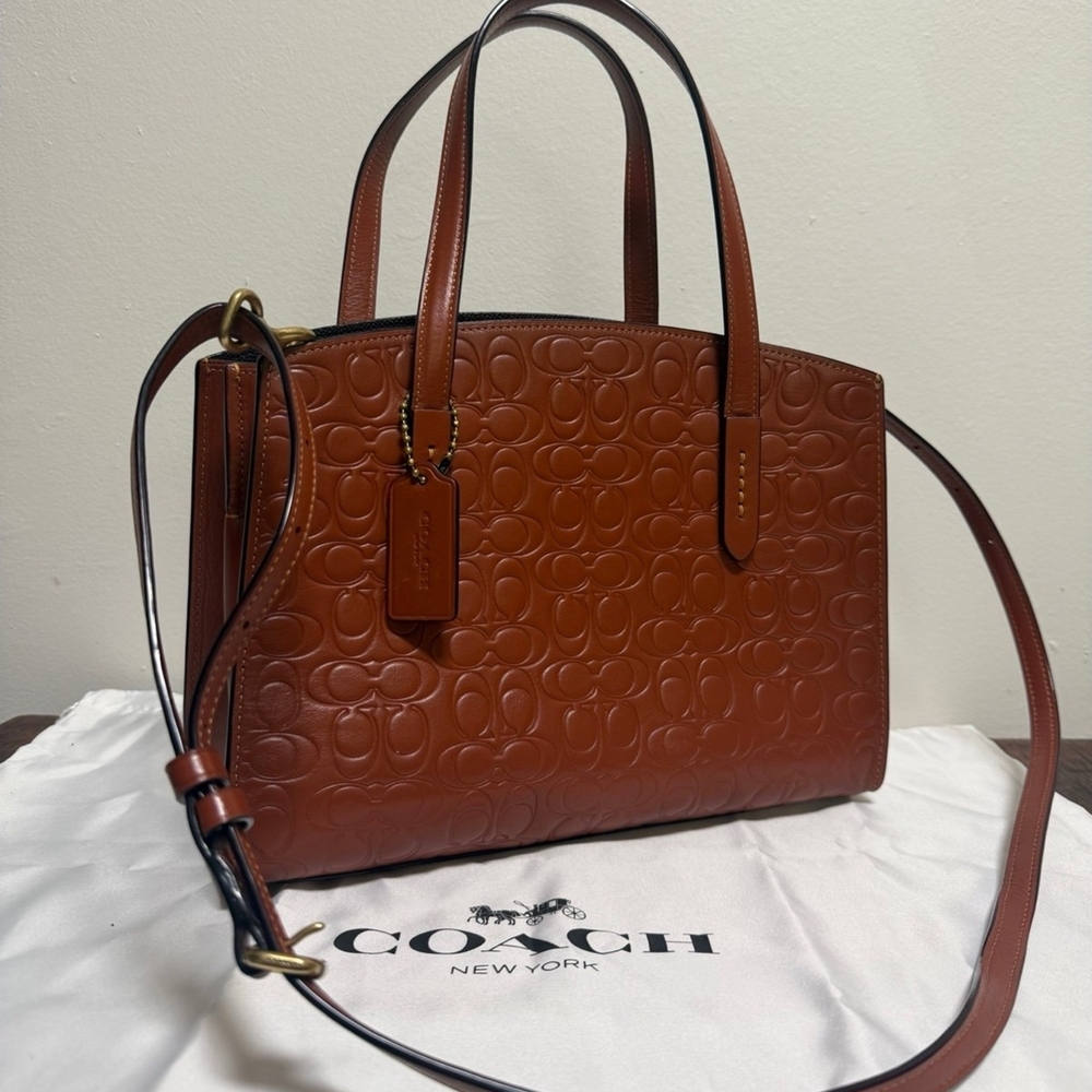 Coach Embossed Leather Crossbody Bag – Excellent Condition – Compact & Stylish - Picture 2 of 16